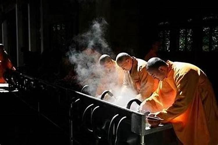 去佛寺超度亡灵