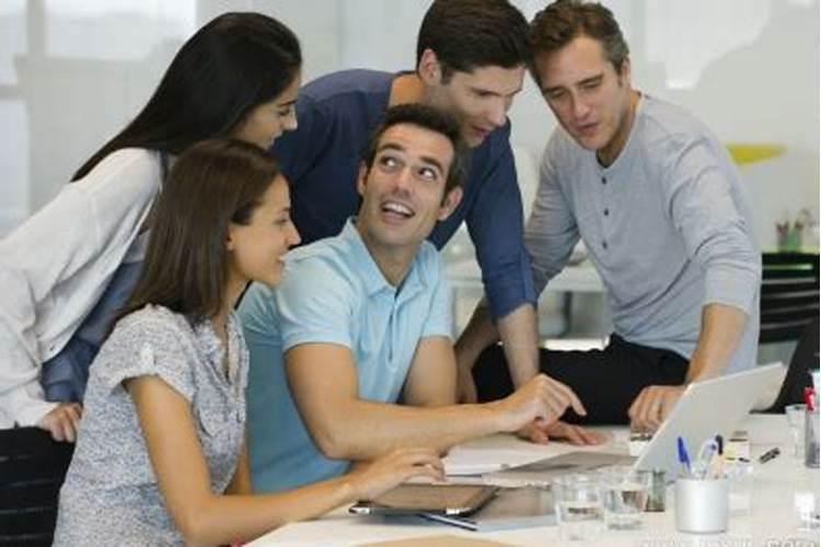 梦见和同事约会是什么意思？