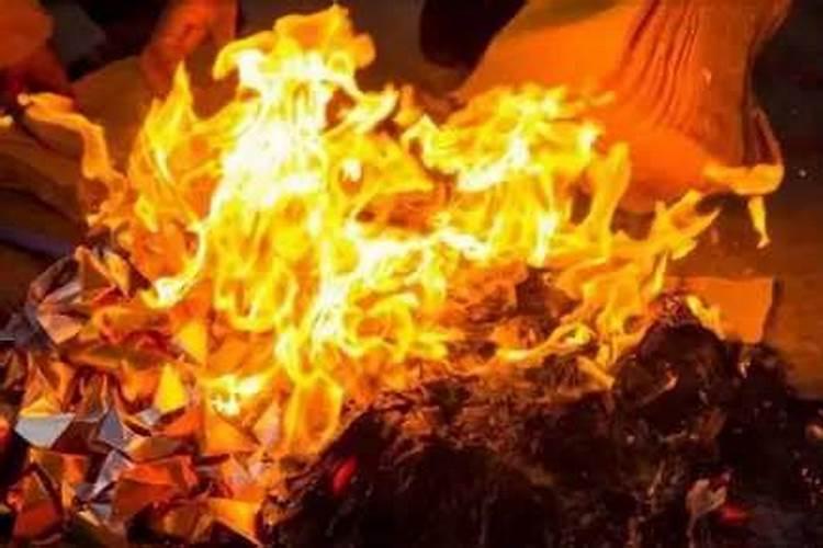 十月初一为什么在路边烧纸？