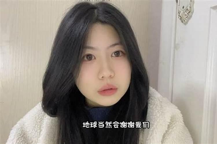 梦见好多奇奇怪怪的人？