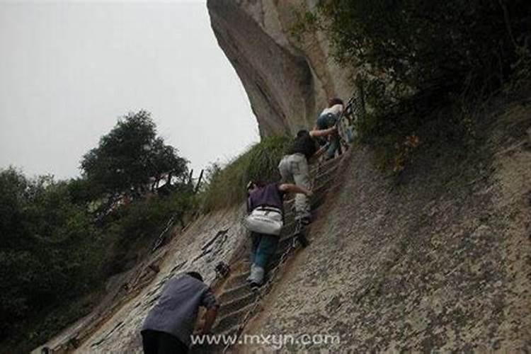 梦见爬山很陡峭是什么征兆？