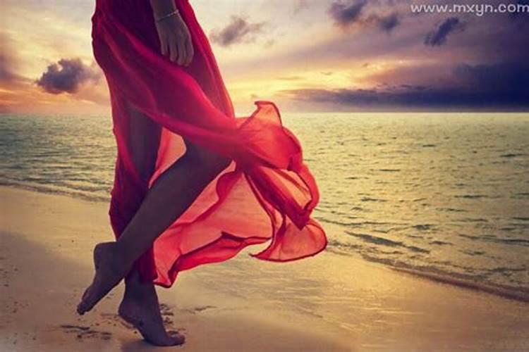 梦见大海波涛汹涌是什么预兆女人？