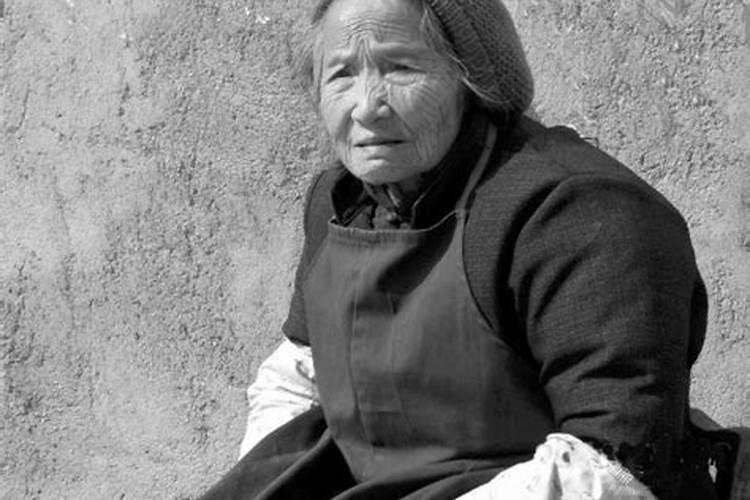 梦见奶奶跟自己说她要走了