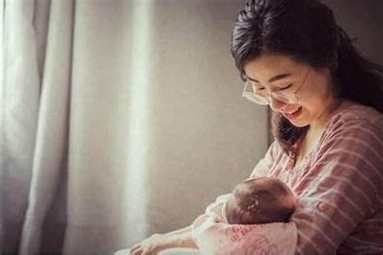 梦到自己生个女儿还喂奶