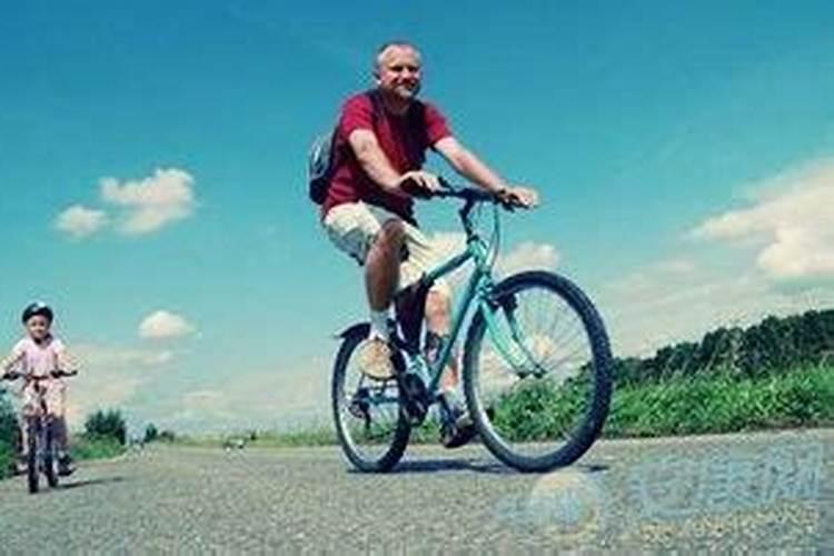 梦见从外地骑自行车回家