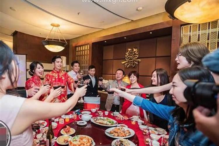 梦见熟人邀请我喝喜酒我没喝