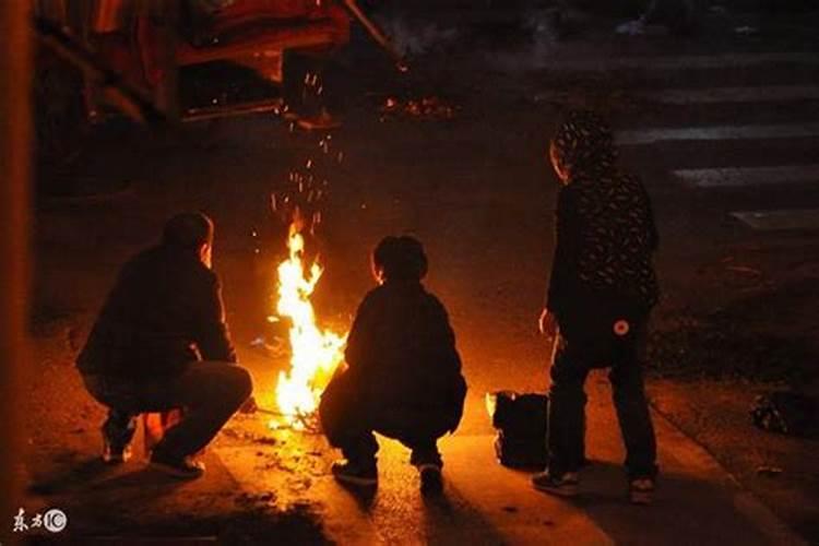 除夕要给先人烧纸吗？