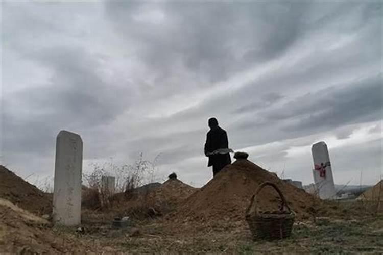 今年腊月坟上能垒土吗？