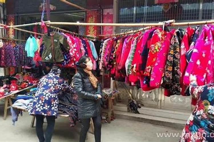 梦见买新衣服是什么意思？