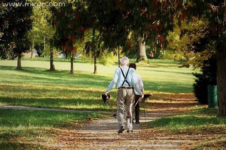 梦见过世老人情况不好