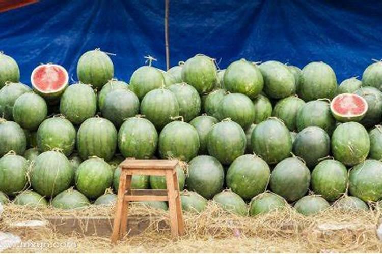 梦见卖西瓜是什么预兆？