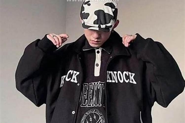 梦见朋友穿黑衣服什么意思？