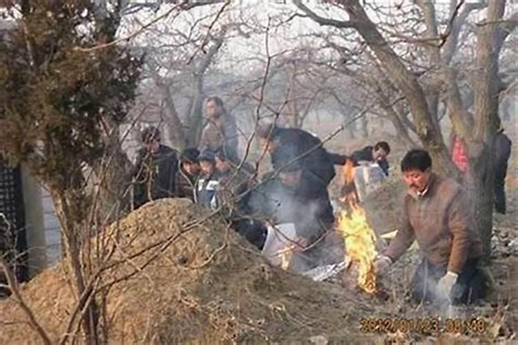 本命年能去坟地上坟吗？