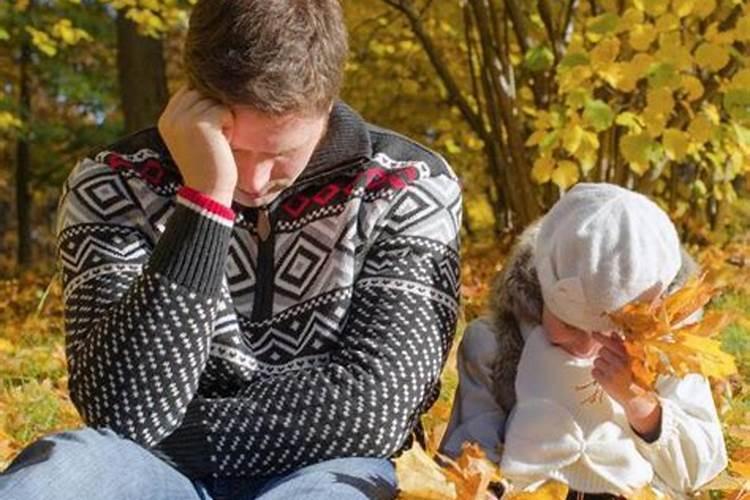 梦见爸爸和别人聊天