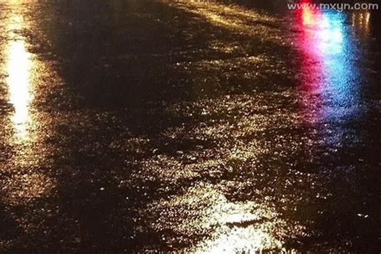 梦见公路上涨水是什么意思？