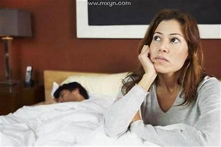 梦见陌生人进了自己家里睡觉