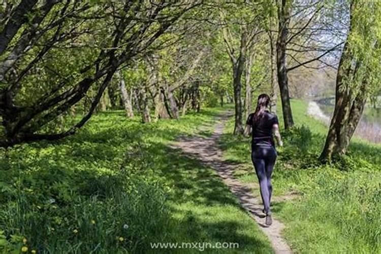 梦见自己裸奔啥意思？