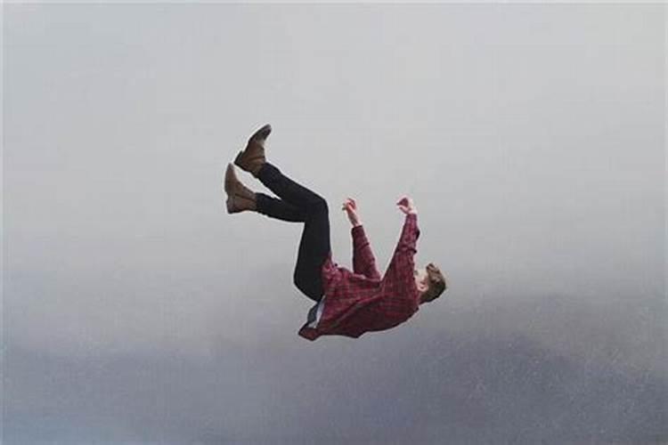 梦到学生坠楼身亡什么意思？