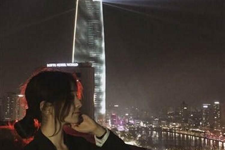 梦见前女友看见我哭了