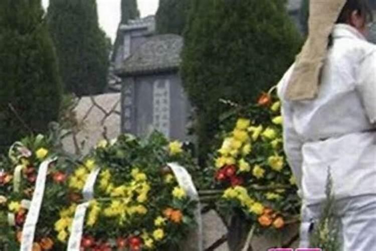 梦见死去的亲人给烟