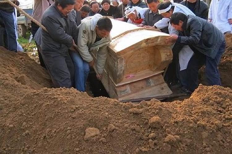 死去亲人回家看看