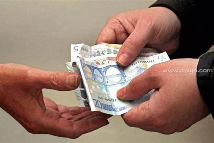 梦见朋友和自己借钱是什么意思？