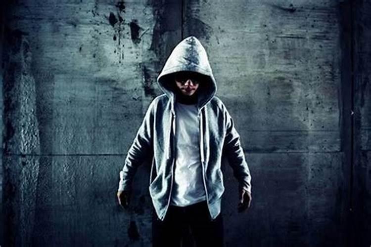 梦见家里进了陌生人赶不走