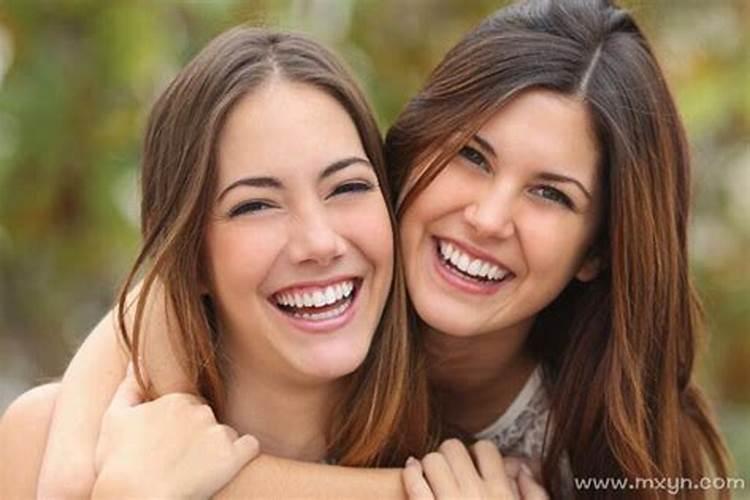 梦见老人对自己笑是啥预兆？