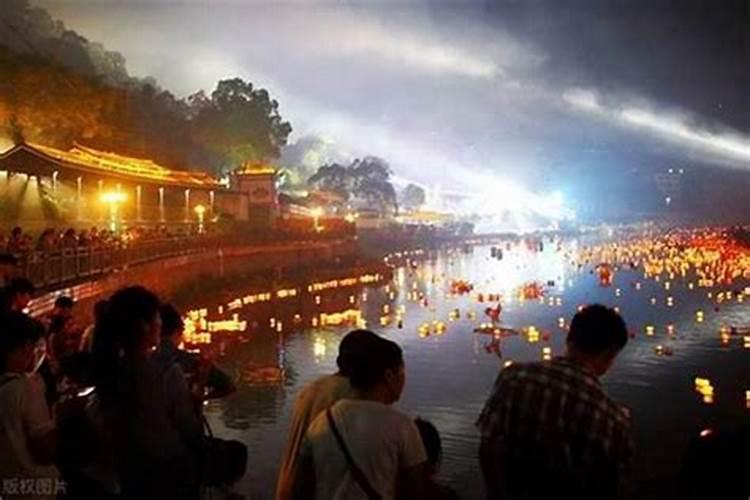 中元节什么时候上坟？