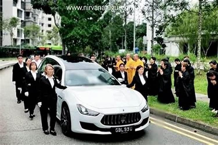 梦见丧事送殡的队伍