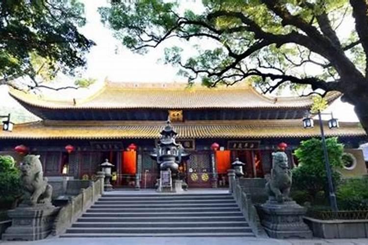 如何去庙里超度亡灵？