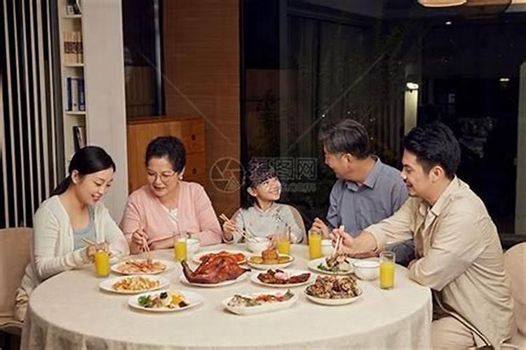 梦见亲人同学一起聚餐