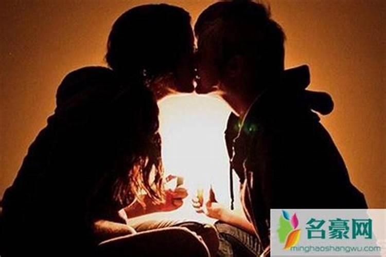 梦见美女主动和自己接吻好吗？