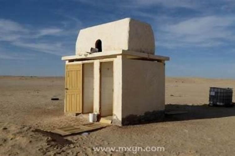 梦见厕所很脏无处下脚什么意思？