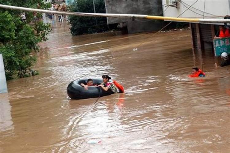 江边做法事退洪水