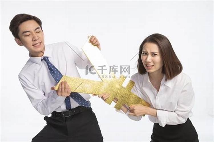 梦见和一个女的抢男人