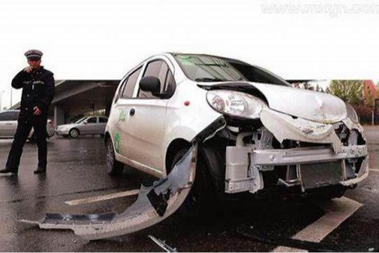 梦见亲人出车祸怎么回事周公解梦？