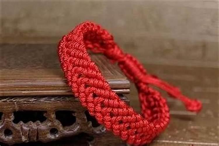 犯太岁带什么水晶好？