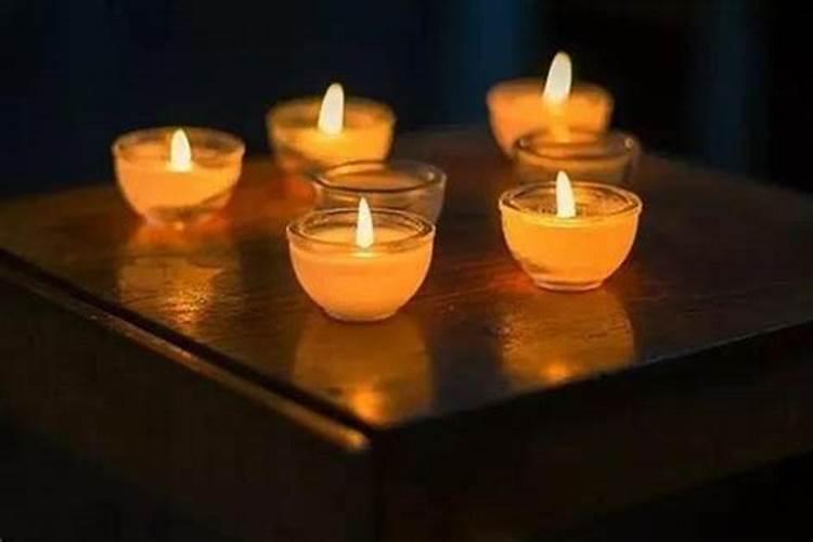 清明为已故的亲人们点上一盏心灯