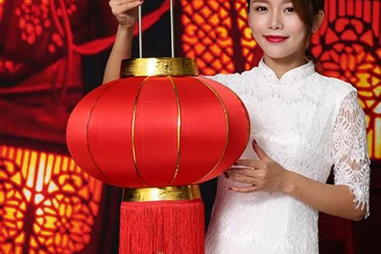 正月十五家里灯笼挂几个？