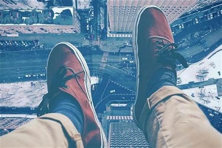 梦见别人从楼上跳下