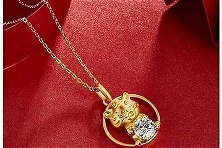 86年虎本命年能戴金