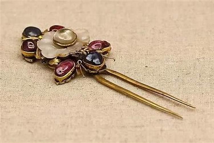 庚戍钗钏金下半年运势