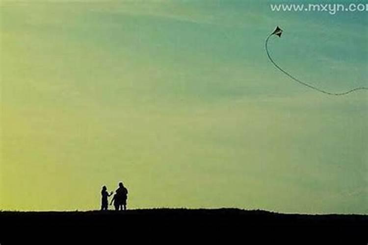 梦见给死去的爷爷磕头是什么预兆？