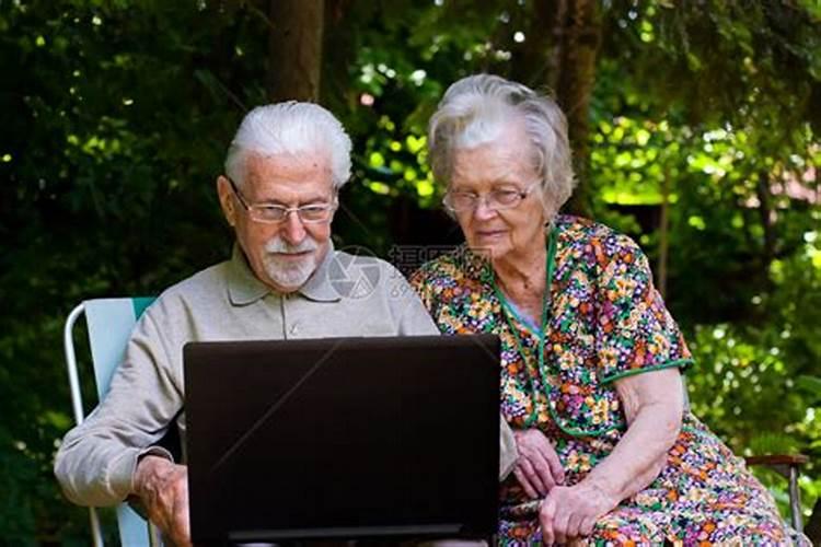 年老的人做法事