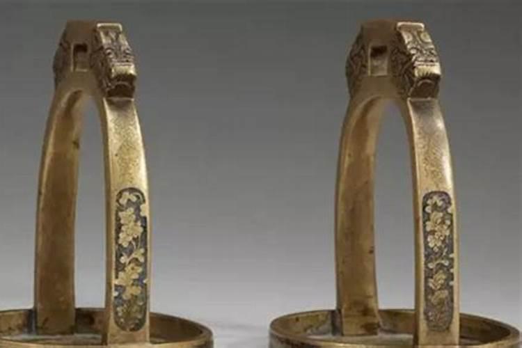 做法事的马镫铜钱