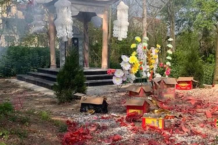 五七庙里做法事