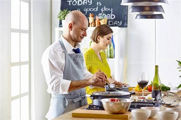 梦见娘家亲戚聚在一起做饭