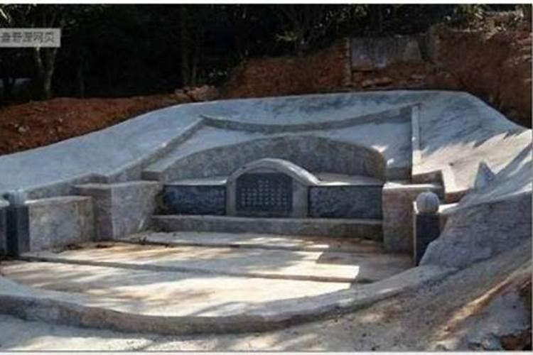 梦见墓地有个窟窿怎么办？