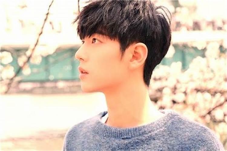 梦到陌生男人抱着我